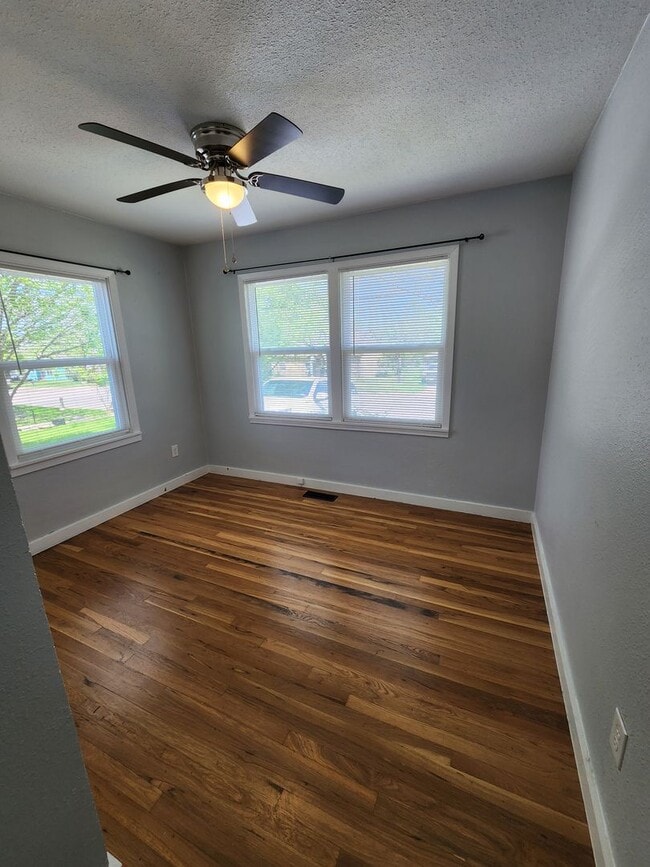 Building Photo - 3/1 Charmer in West Lampasas
