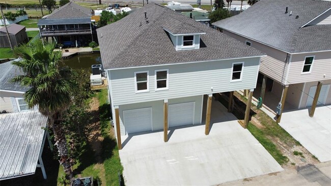 Building Photo - 18 Edgewater Dr