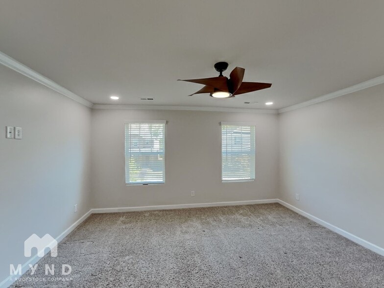 Building Photo - 3325 Lisburn St