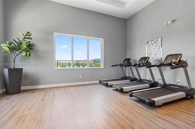 Building Photo - 389 NE 5th Pl