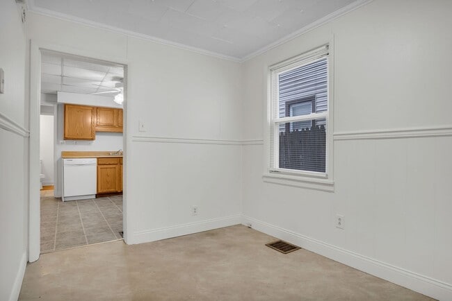 Building Photo - 2 bedroom 1 bathroom located in the heart of Carlisle