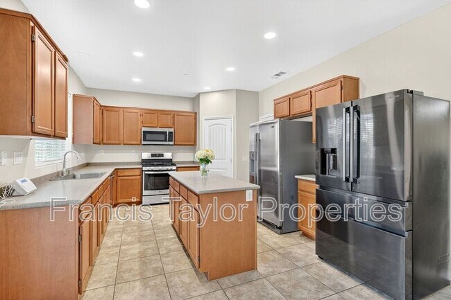 Building Photo - 504 Eureka Dr