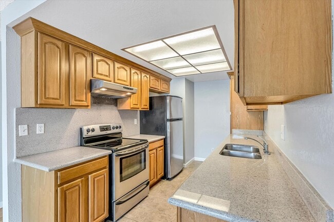 Building Photo - 3145 Shofner Pl