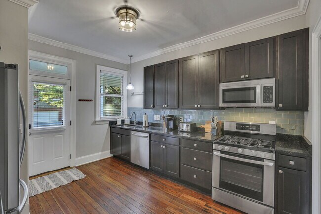 Building Photo - Stunning Restored 4BR Home Steps from Goodale Park & the Short North