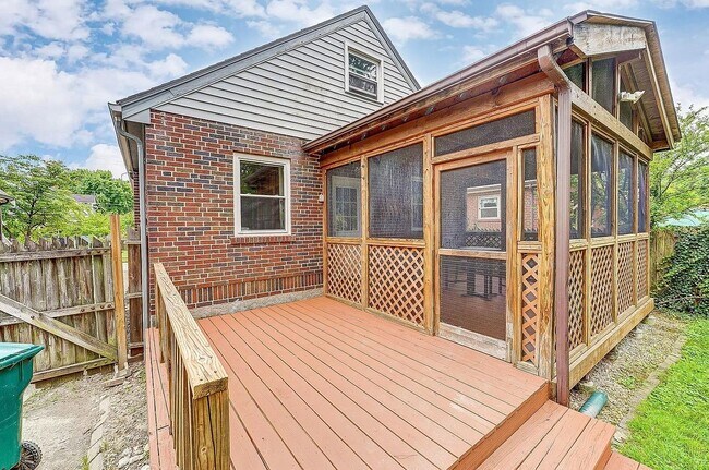 Full Outdoor Deck - 6604 Buckingham Plz