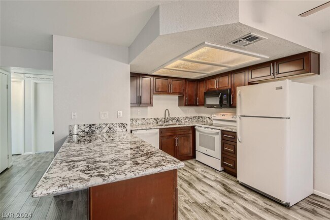 Building Photo - 1109 N Buffalo Dr