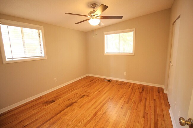 Building Photo - Beautiful 2 Bedroom, 1 Bath home is West Raleigh!  Pet Friendly
