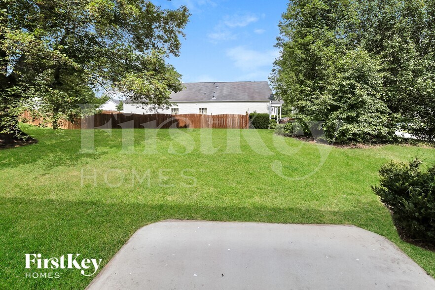 Building Photo - 1531 Pecan Ln
