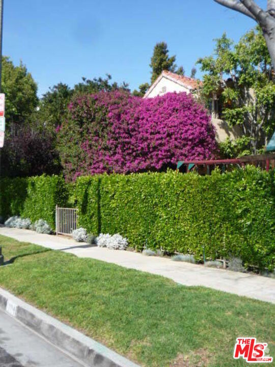 Building Photo - 304 S Reeves Dr