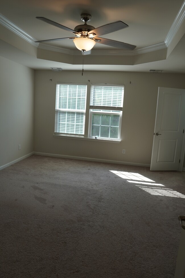 Building Photo - 417 Cross Country Way