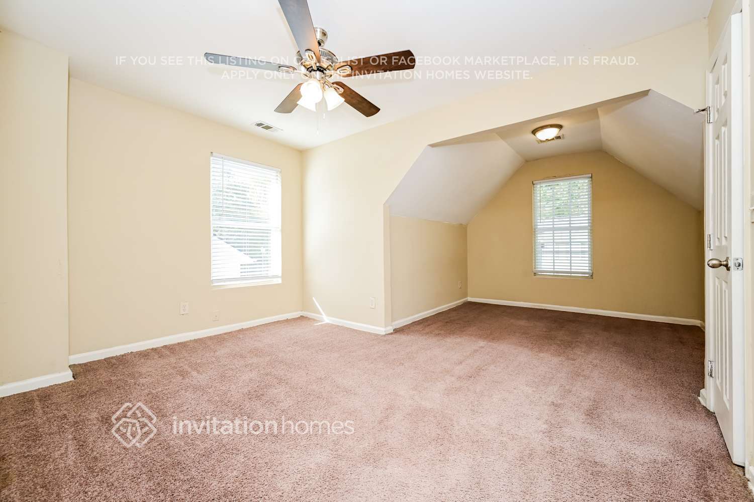 Building Photo - 4082 Arabian Way SW