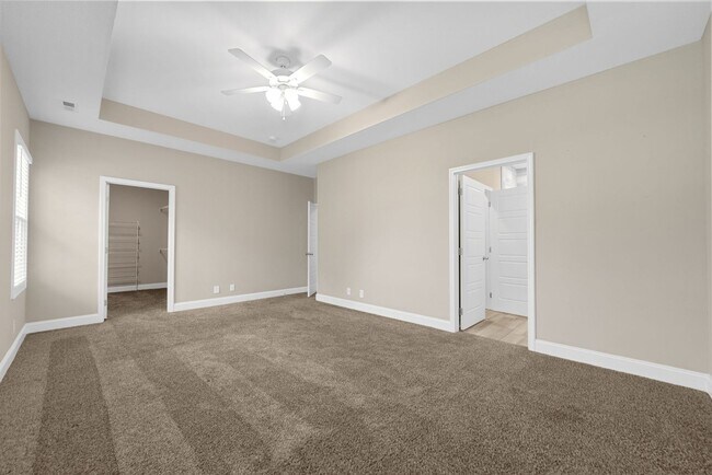 Building Photo - Luxury Meets Comfort: 5-Bed Beauty with Ch...