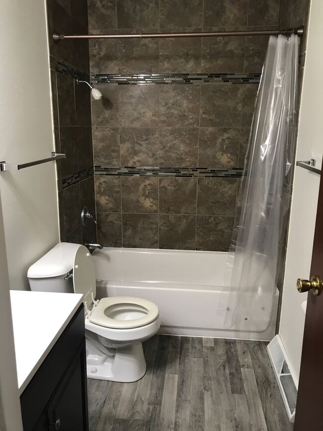 Building Photo - 742 Fairwood Dr