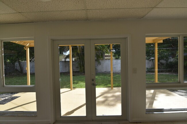 Building Photo - 2260 NE 5th Ave