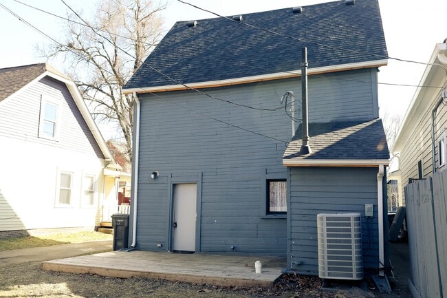 Building Photo - 538 Prospect St