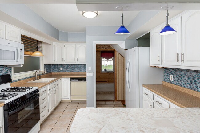 Building Photo - 520 Cheddington Road