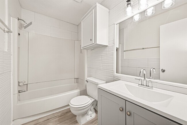 Building Photo - 4123 Cedar Gardens Dr