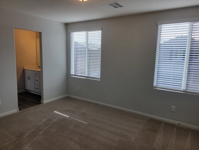 Building Photo - Beautiful 4 Bedroom Home in Southwest Vegas!