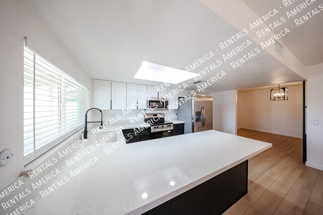 Building Photo - 2931 W Villa Maria Dr