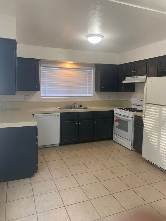 Building Photo - 6008 Hill Dale Ct