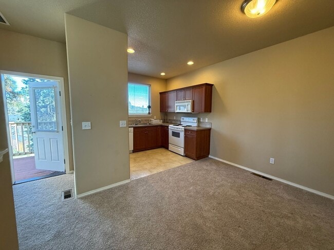 Building Photo - g434