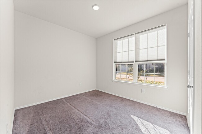 Building Photo - 5826 Savanna Pasture Rd