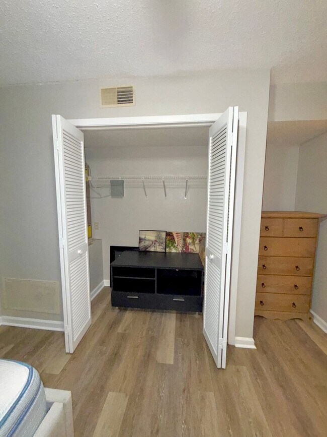 Building Photo - AVAILABLE   - Condo FSU Downtown - Close to Colleges