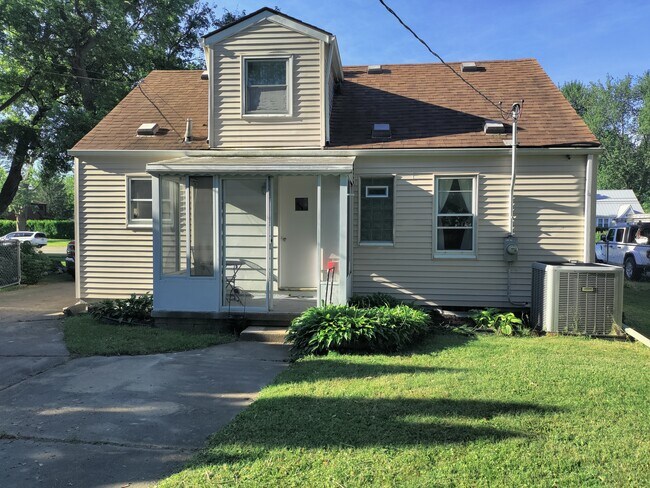 Building Photo - 1035 W 14 Mile Rd