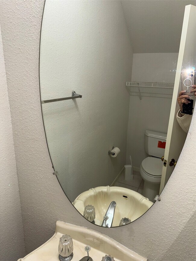 Building Photo - 2121 El Paseo St