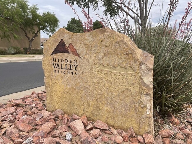 Building Photo - 3 Bedroom Townhome with Private Patio