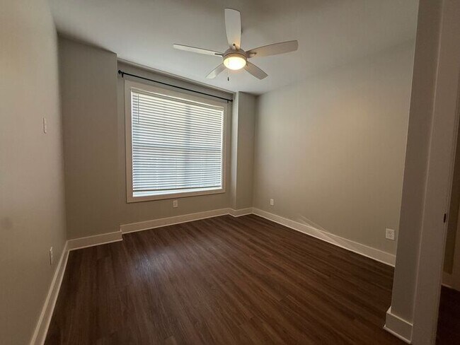 Building Photo - Modern 2 Bedroom Condo in the Heart of Melrose