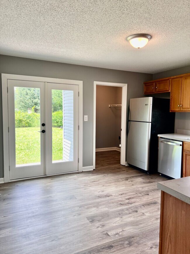 Building Photo - 414 Woodale Dr