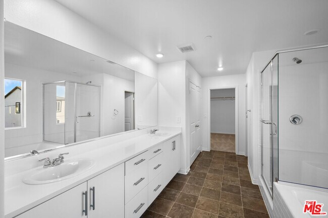 Building Photo - 2311 Blue Elm Rd