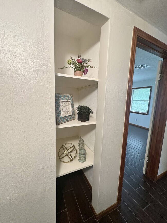 Building Photo - 2509 Wall St