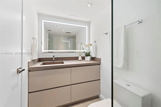 Building Photo - 2301 Collins Ave