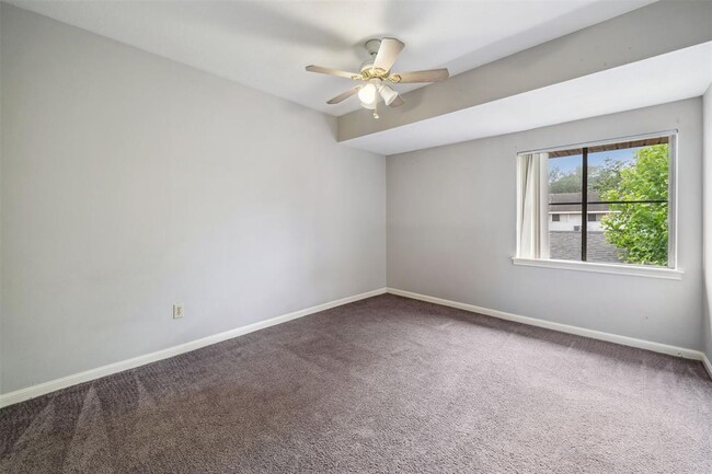 Building Photo - 1841 Sherwood Forest St