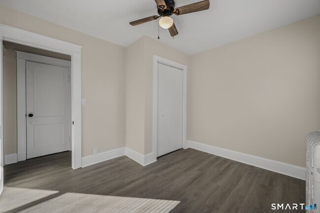 Building Photo - 113 Pequot Ave