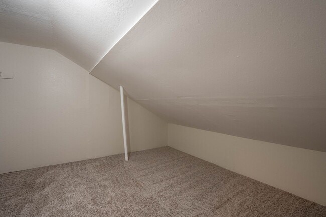 Building Photo - 4 Bed | 3 Bath in Central Tulsa!