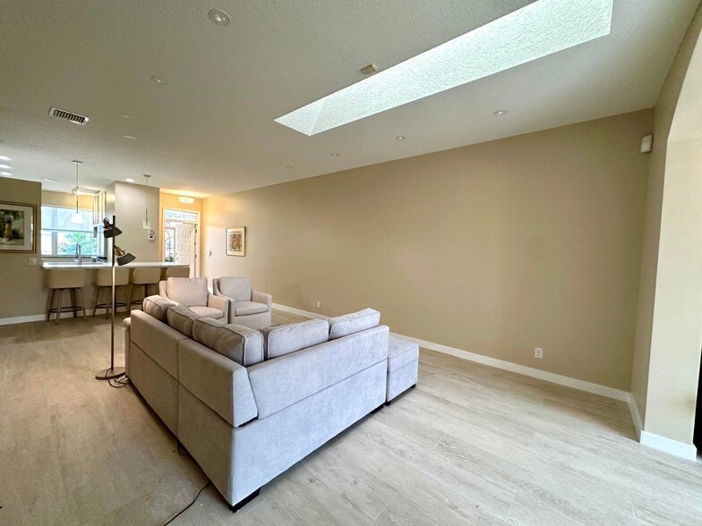 Building Photo - 5791 Island Reach Ln