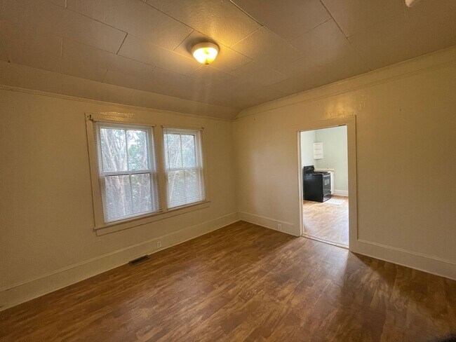 Building Photo - 3 bedroom 1 bathroom house in Shelby