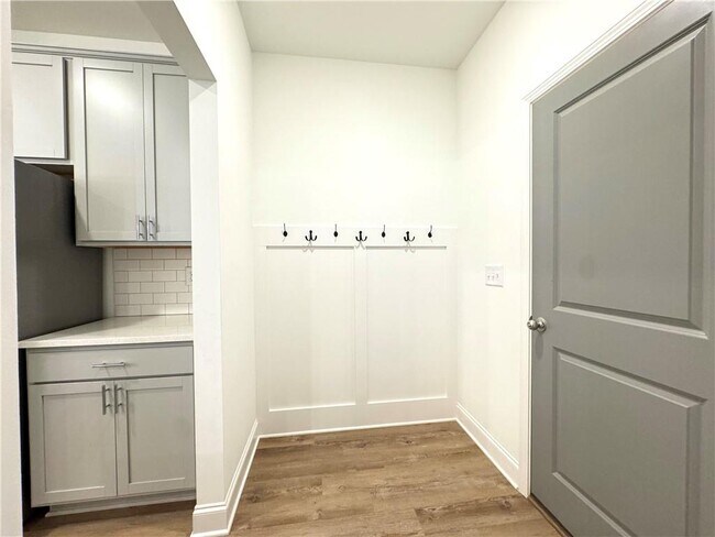 Building Photo - 2955 Vinca Dr
