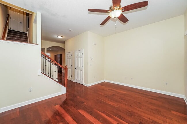 Building Photo - 39 Grandview Dr