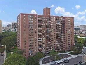 Building Photo - 10 Huron Ave