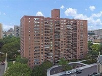 Building Photo - 10 Huron Ave