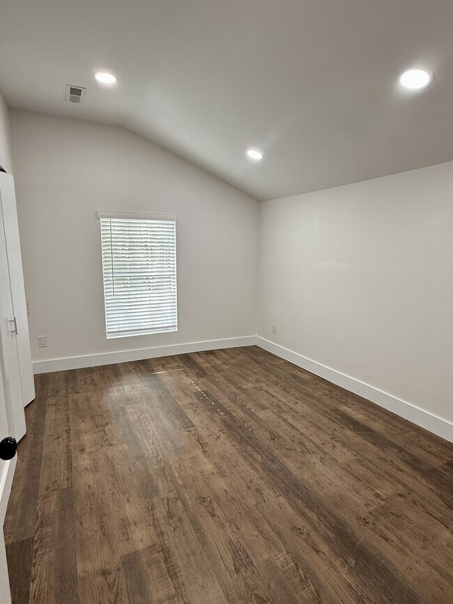 Building Photo - 740 Finn Long Rd