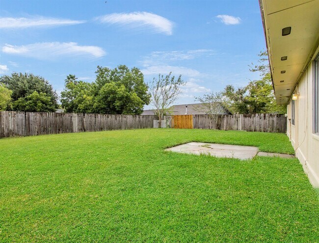 Building Photo - 8418 Lone Quail Dr
