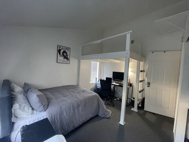 Building Photo - 850 Bellomy St