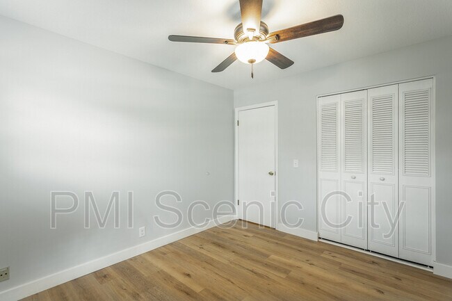 Building Photo - 508 Briar Park Ln