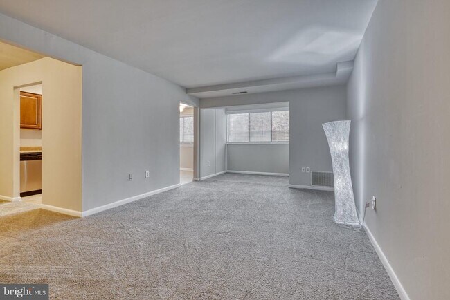 Building Photo - 140 Royal Oak Dr