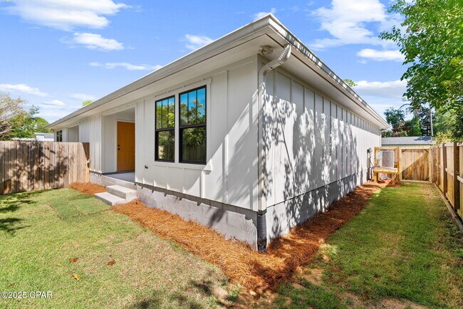 Building Photo - 2616 Cypress St